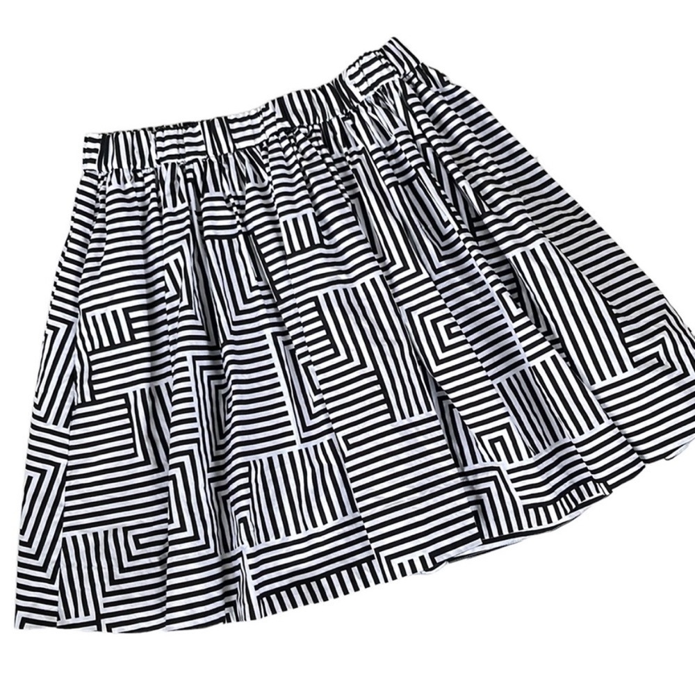 EUC Kate Spade Black White Geometric Pattern Flare Skirt